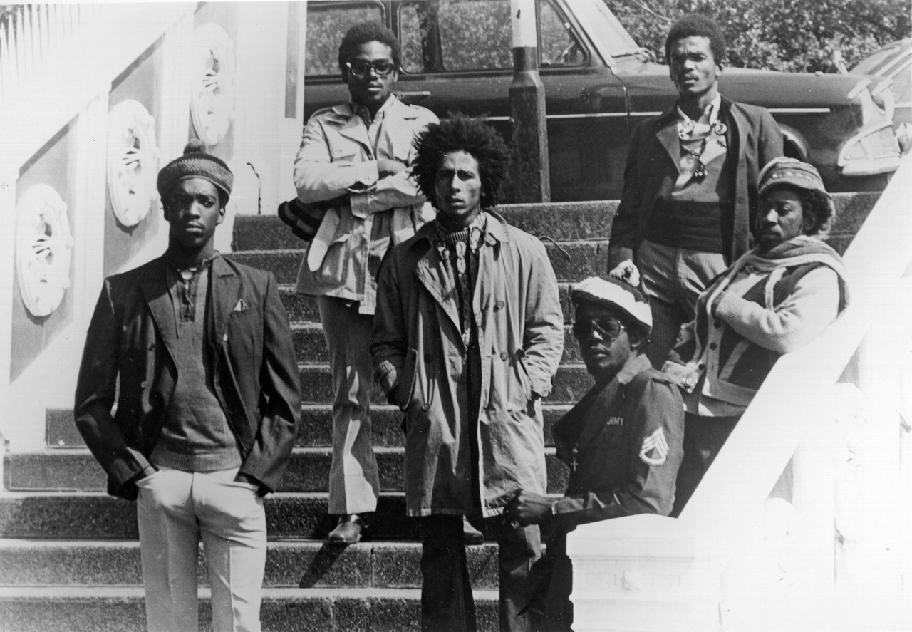 LONDON - 1973:  Bob Marley and the wailers (L-R Peter McIntosh 'Tosh', Aston 'Family Man' Barrett, Bob Marley, Earl 'Wire' Lindo, Carlton 'Carly' Barrett and Neville 'Bunny' Livingston) pose for a portrait in 1973 in London, England. (Photo by Michael Ochs Archives/Getty Images)